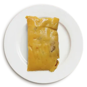 Hallaca venezolana tradicional vista superior en plato blanco, comida navideña Venezuela